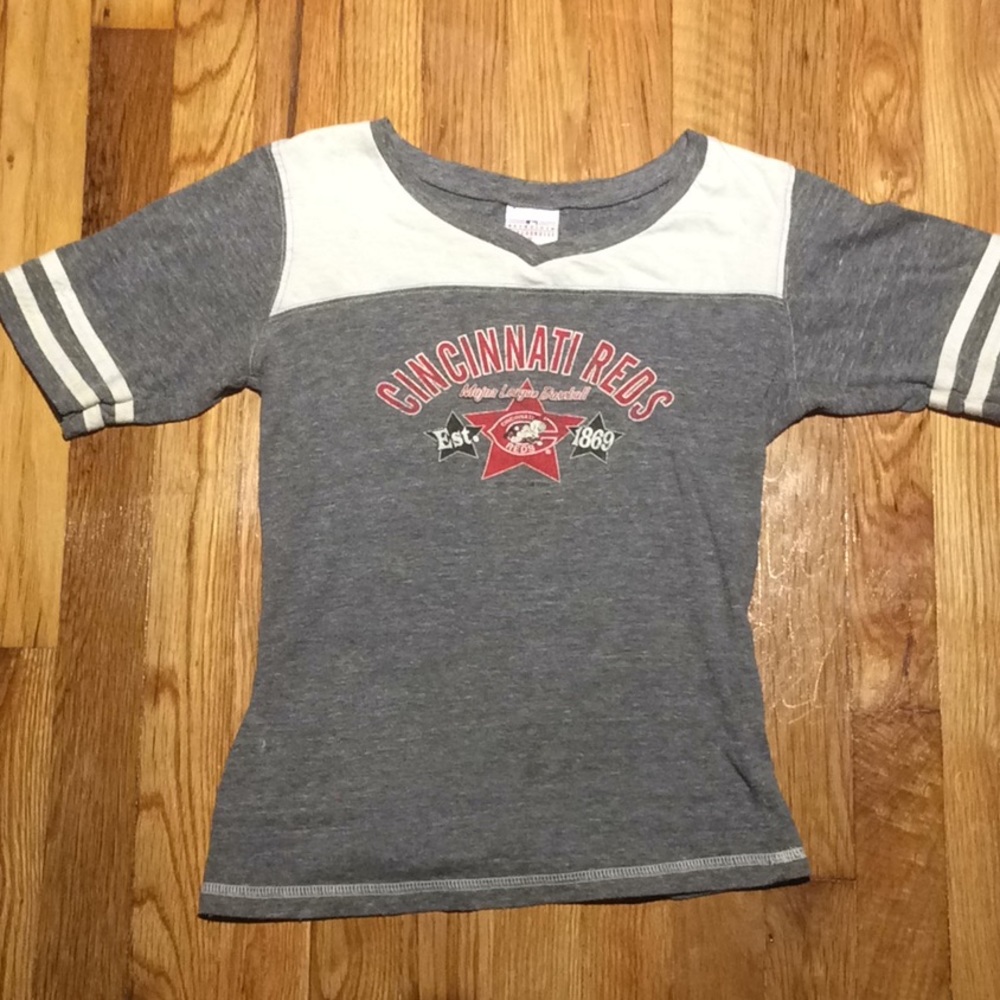 Cincinnati Reds women’s size small - Picture 2 of 6